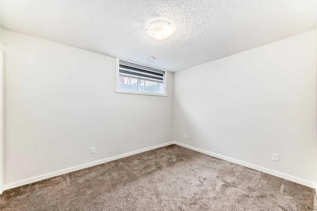 152 Cranbrook Square SE Calgary AB T3M3E3