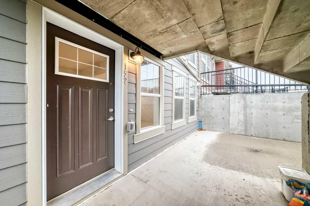 152 Cranbrook Square SE Calgary AB T3M3E3
