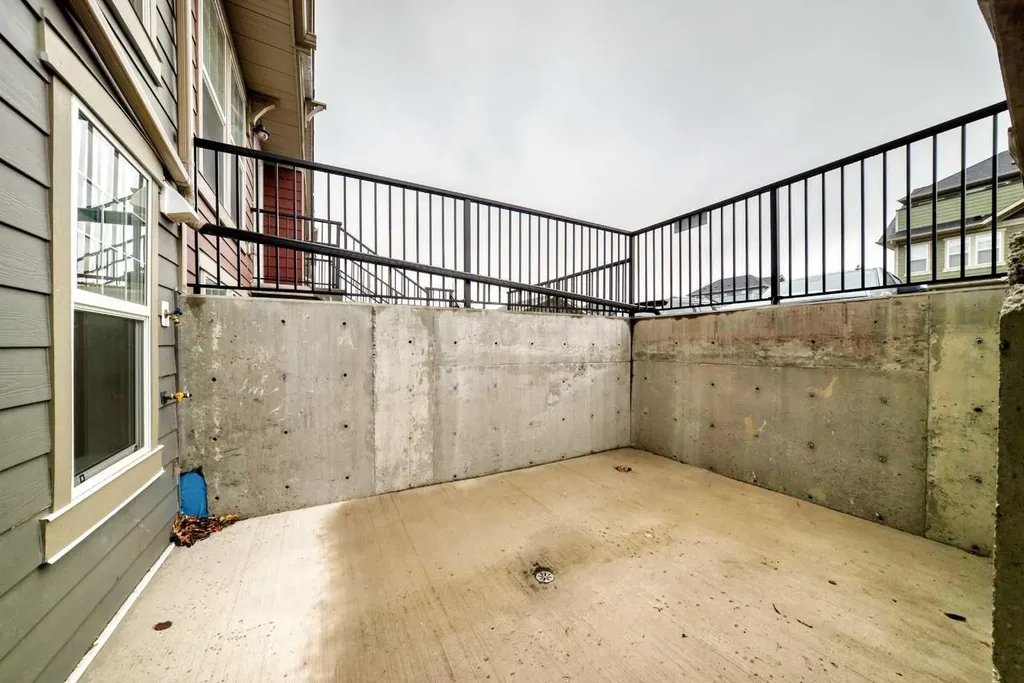 152 Cranbrook Square SE Calgary AB T3M3E3