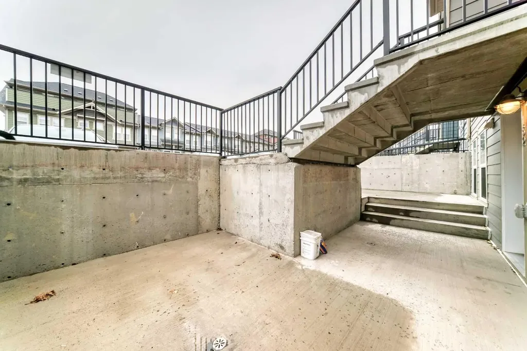152 Cranbrook Square SE Calgary AB T3M3E3