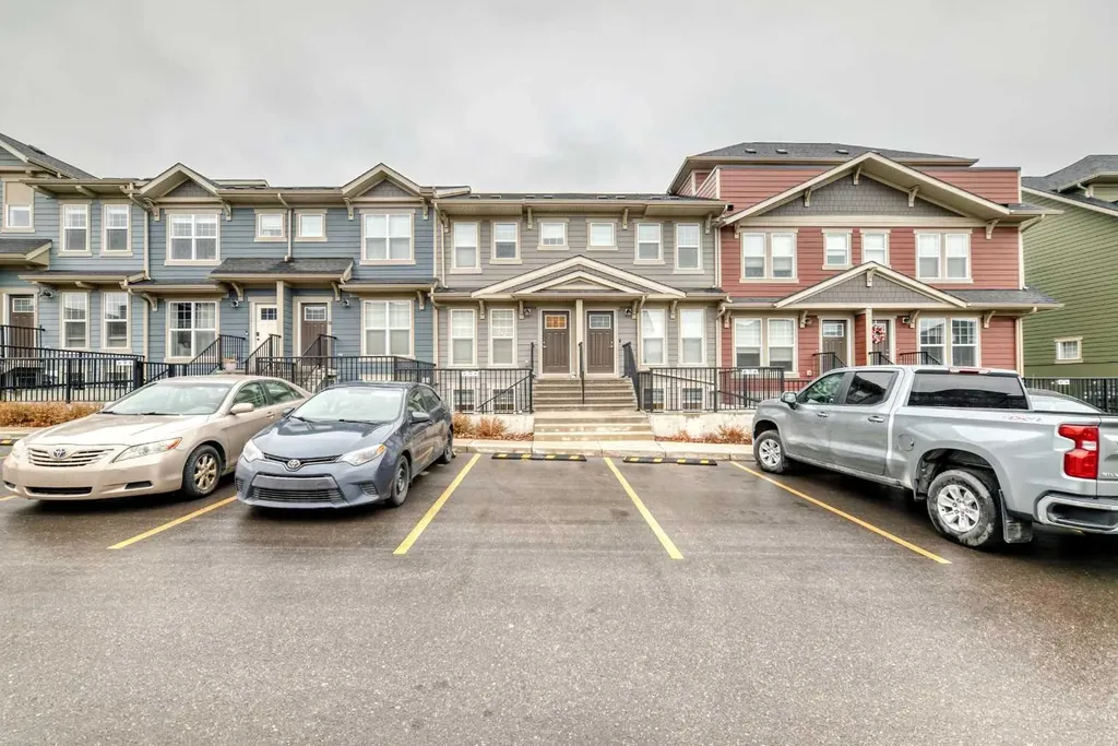 152 Cranbrook Square SE Calgary AB T3M3E3