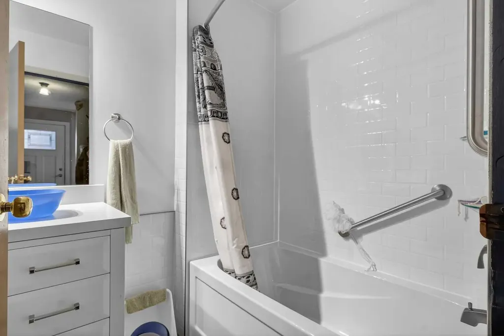 5404 10 Avenue SE Calgary AB T2A 5G4