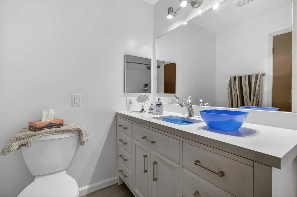 5404 10 Avenue SE Calgary AB T2A 5G4