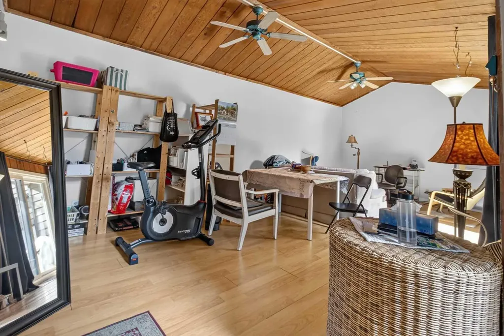 5404 10 Avenue SE Calgary AB T2A 5G4
