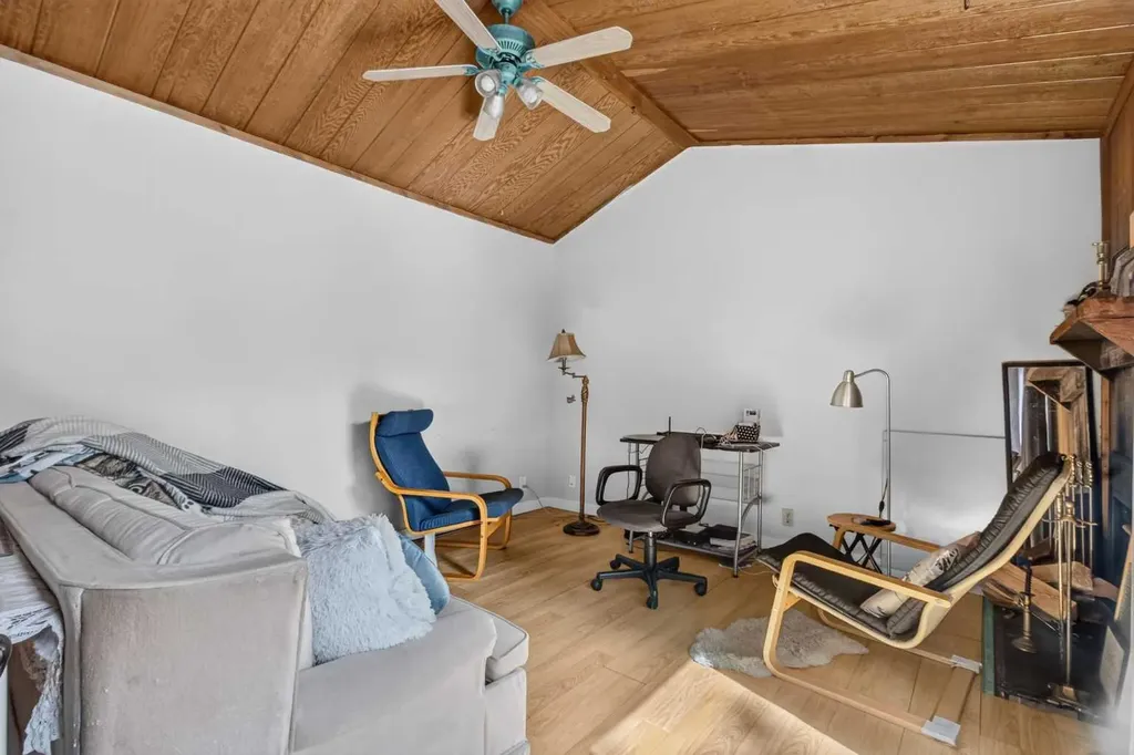 5404 10 Avenue SE Calgary AB T2A 5G4