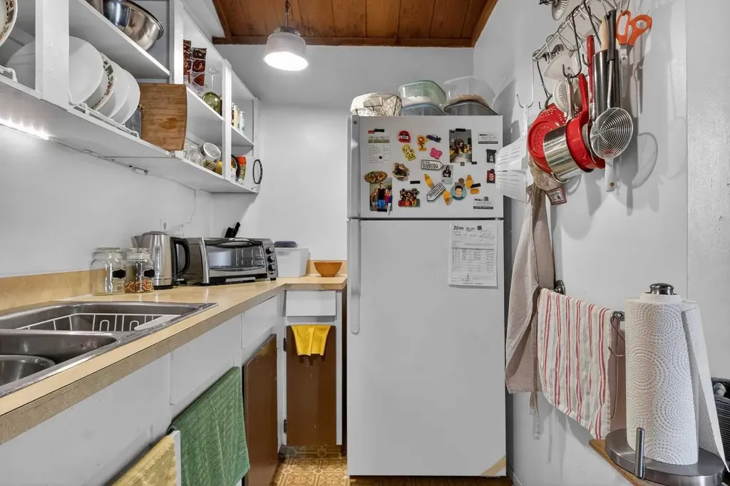 5404 10 Avenue SE Calgary AB T2A 5G4