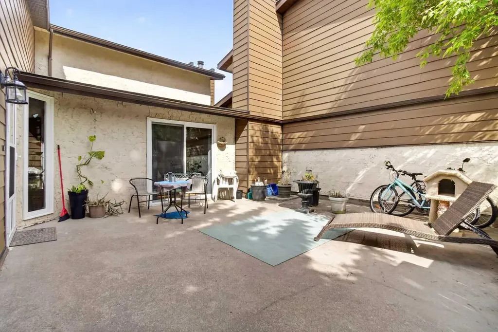 5404 10 Avenue SE Calgary AB T2A 5G4