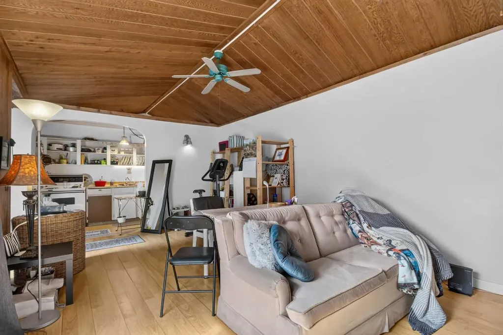 5404 10 Avenue SE Calgary AB T2A 5G4