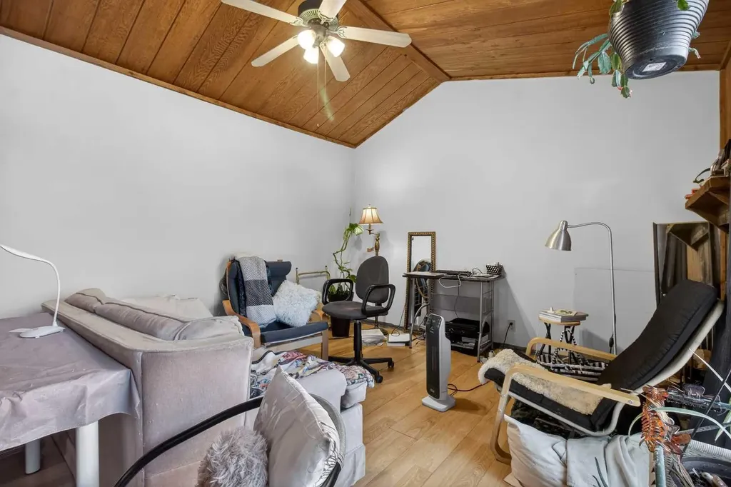5404 10 Avenue SE Calgary AB T2A 5G4