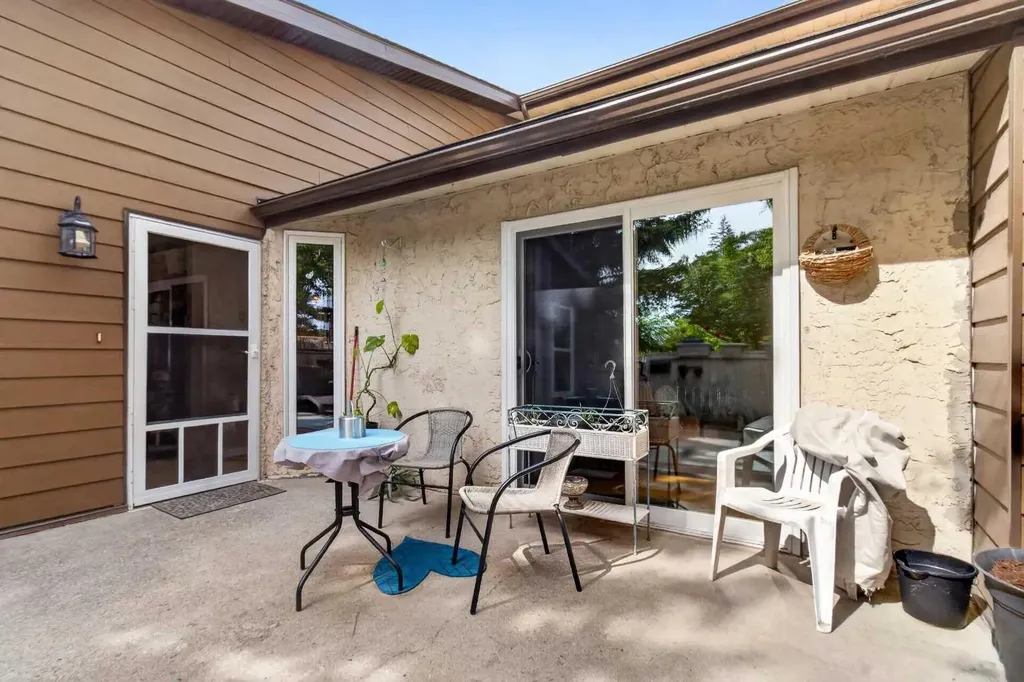 5404 10 Avenue SE Calgary AB T2A 5G4