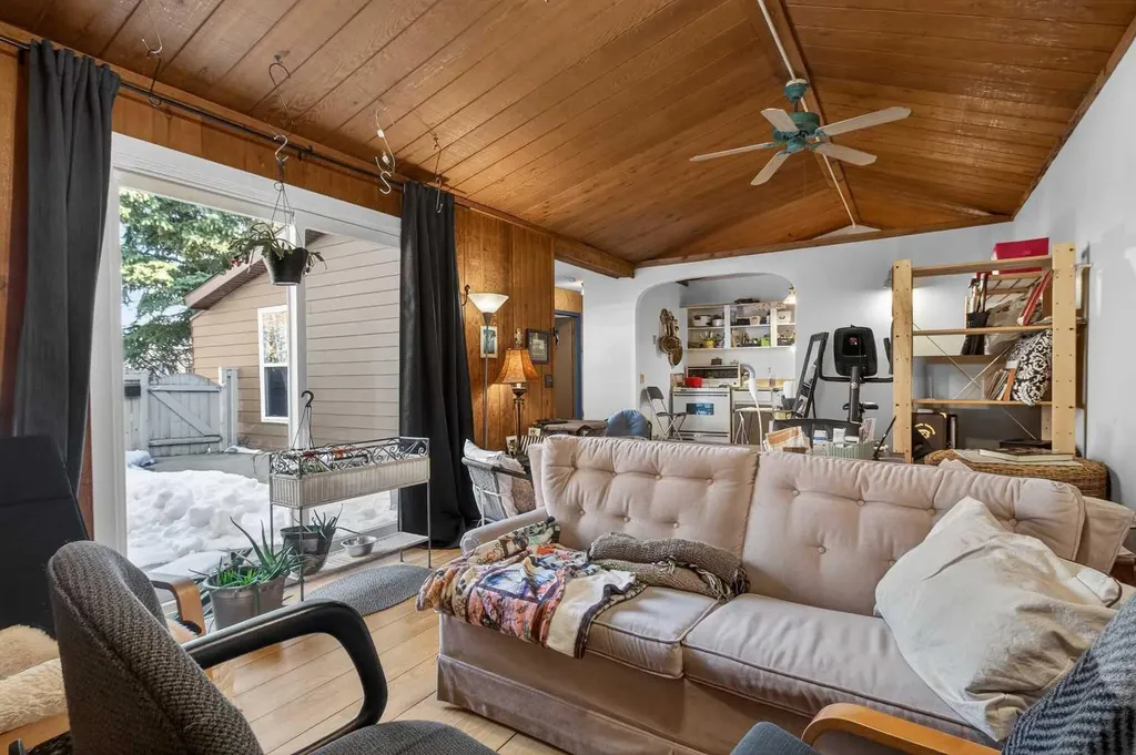 5404 10 Avenue SE Calgary AB T2A 5G4