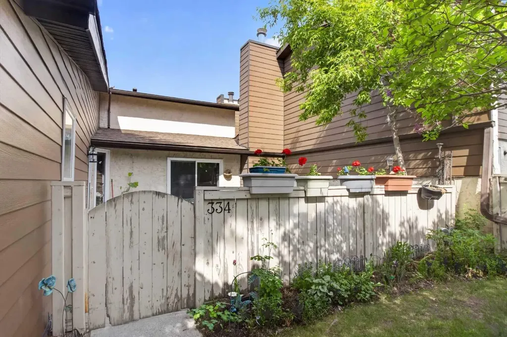 5404 10 Avenue SE Calgary AB T2A 5G4