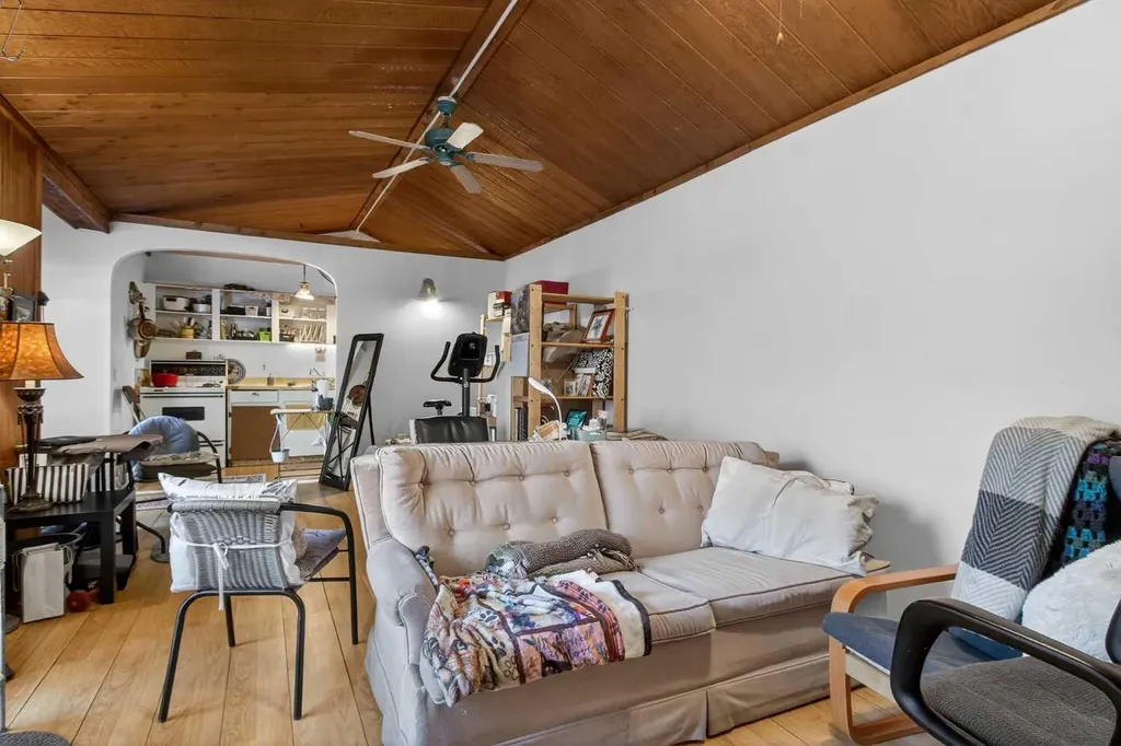 5404 10 Avenue SE Calgary AB T2A 5G4