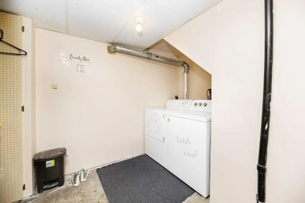 4216 37 Street Red Deer AB T4N 0T7