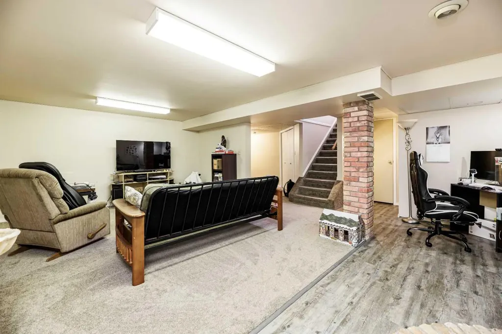 4216 37 Street Red Deer AB T4N 0T7