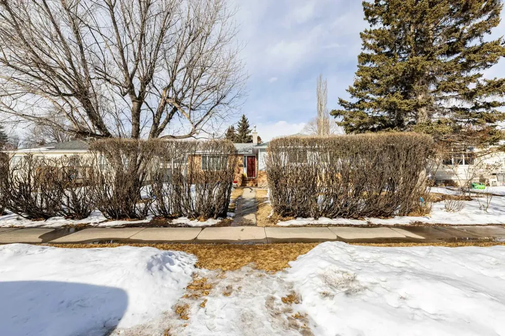 4216 37 Street Red Deer AB T4N 0T7