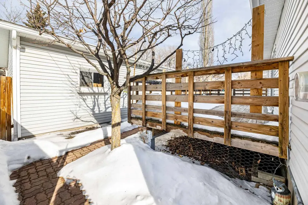4216 37 Street Red Deer AB T4N 0T7