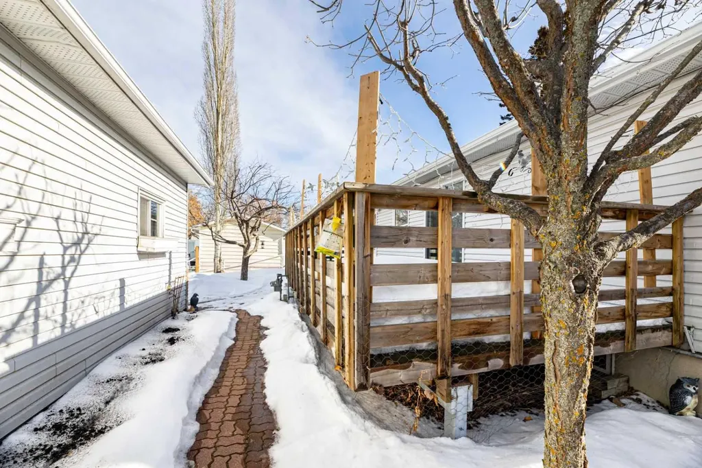 4216 37 Street Red Deer AB T4N 0T7