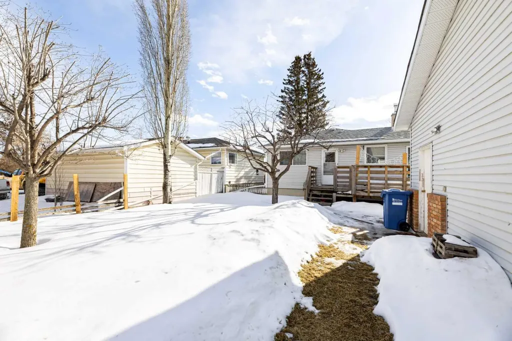 4216 37 Street Red Deer AB T4N 0T7