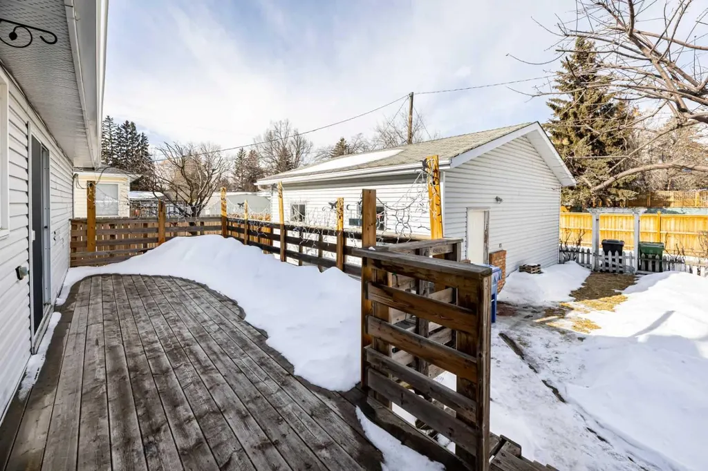 4216 37 Street Red Deer AB T4N 0T7