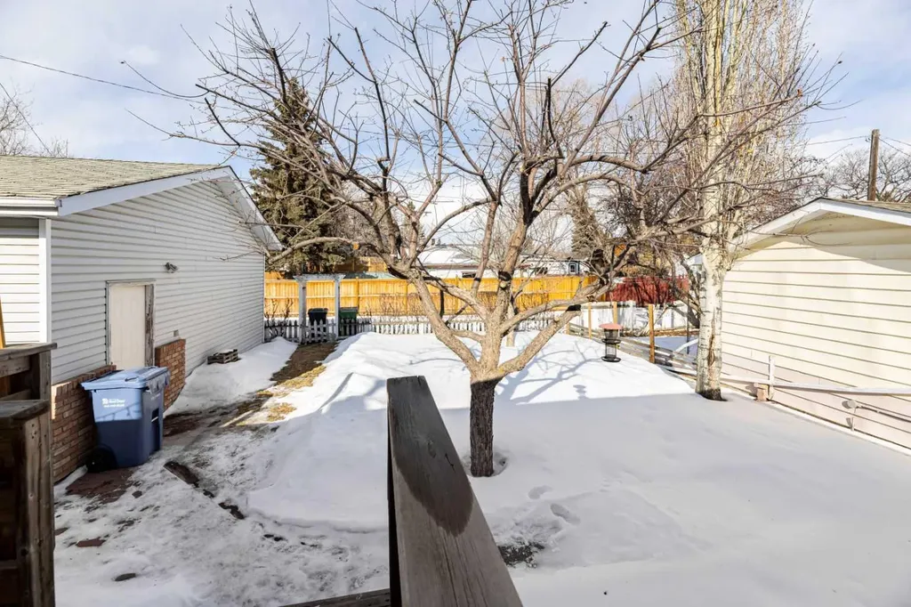 4216 37 Street Red Deer AB T4N 0T7