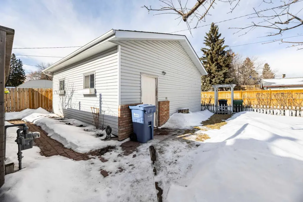 4216 37 Street Red Deer AB T4N 0T7