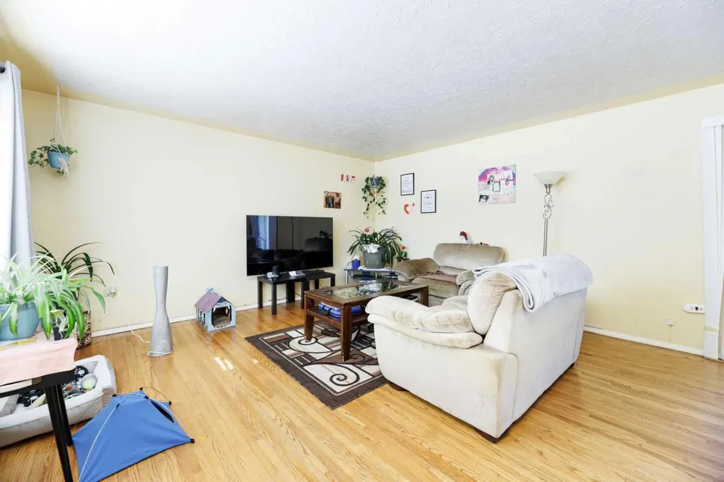 4216 37 Street Red Deer AB T4N 0T7