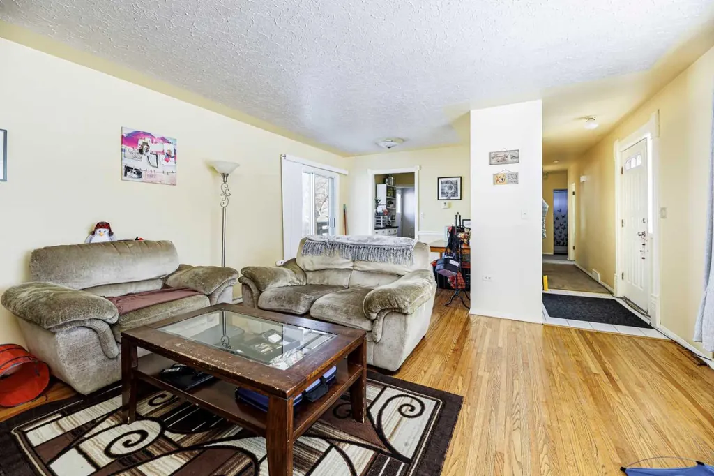 4216 37 Street Red Deer AB T4N 0T7