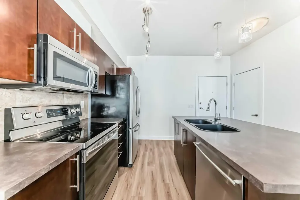 2307 14 Street SW Calgary AB T2T3T5