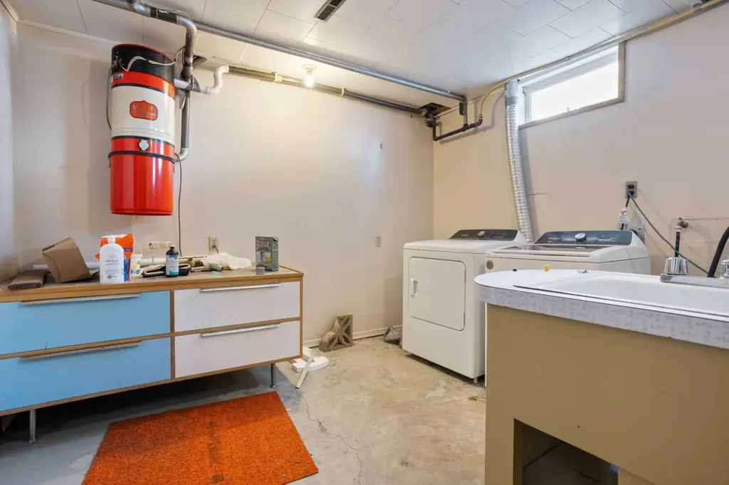 5316 55 Avenue Viking AB T0B 4N0