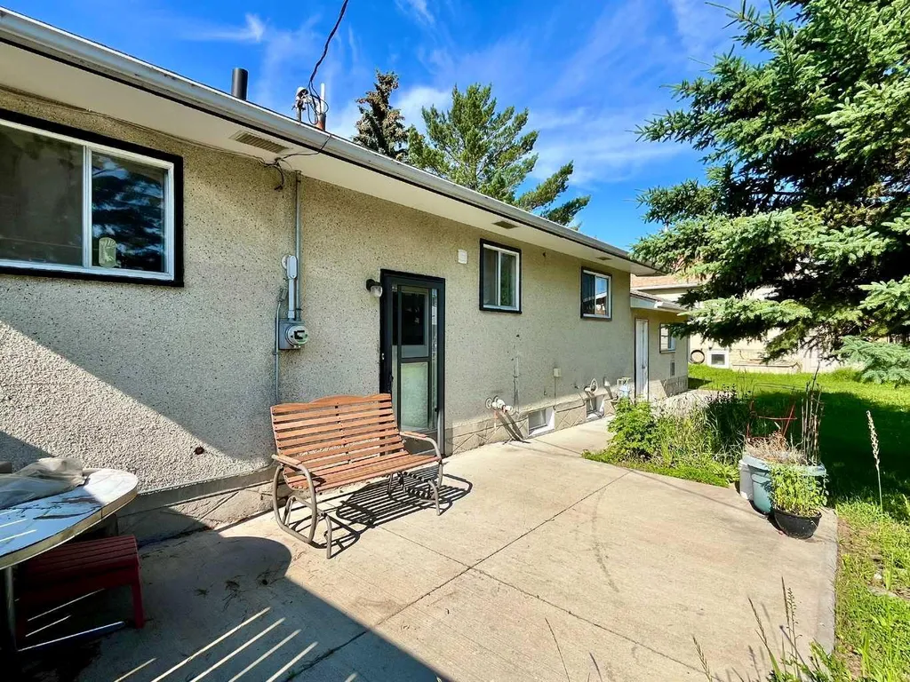 5316 55 Avenue Viking AB T0B 4N0