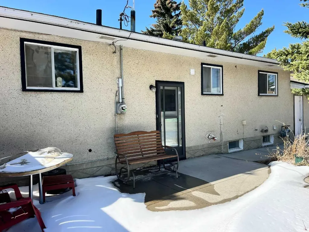 5316 55 Avenue Viking AB T0B 4N0