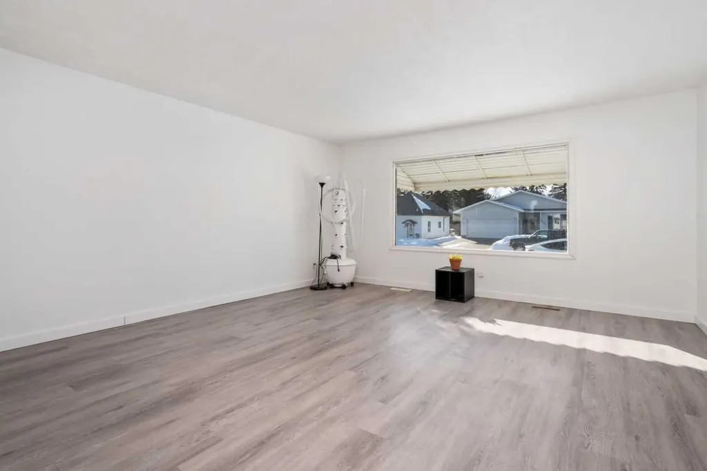 5316 55 Avenue Viking AB T0B 4N0
