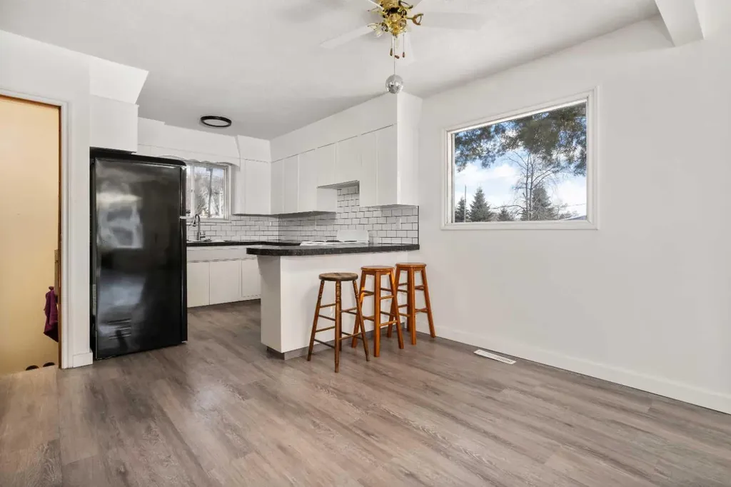 5316 55 Avenue Viking AB T0B 4N0