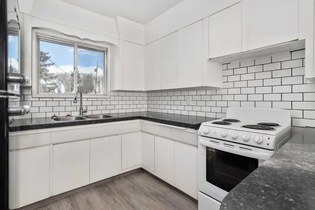 5316 55 Avenue Viking AB T0B 4N0