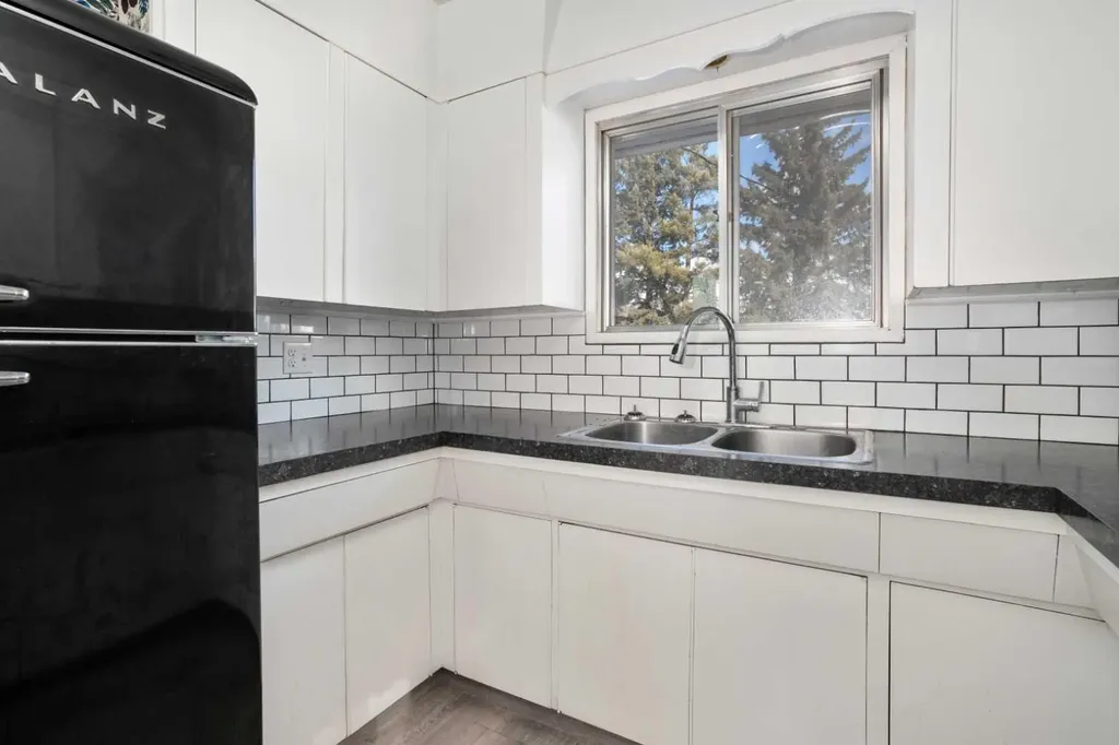 5316 55 Avenue Viking AB T0B 4N0