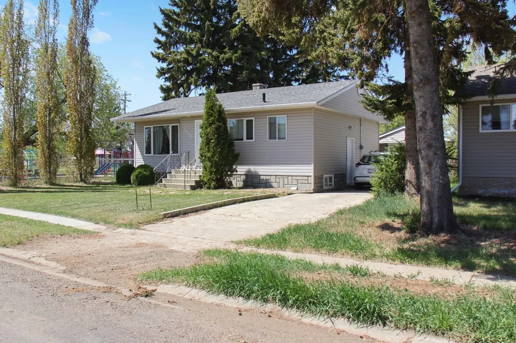 5110 51 Street Daysland AB T0B 1A0