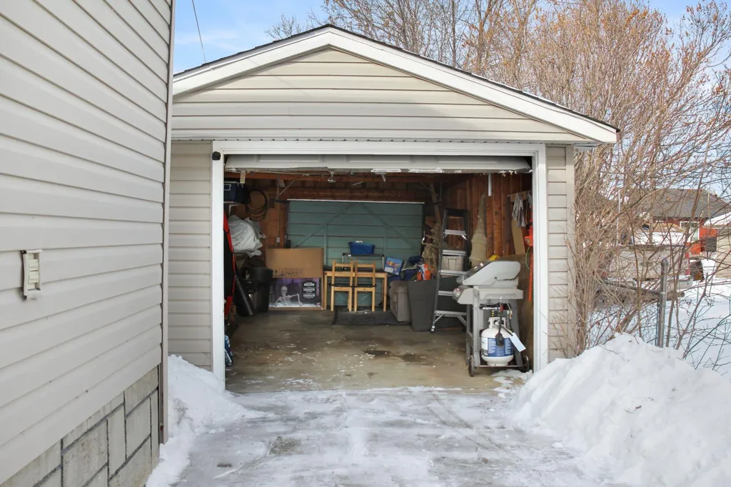 5110 51 Street Daysland AB T0B 1A0