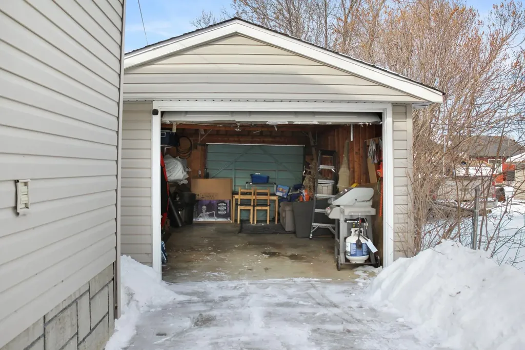 5110 51 Street Daysland AB T0B 1A0