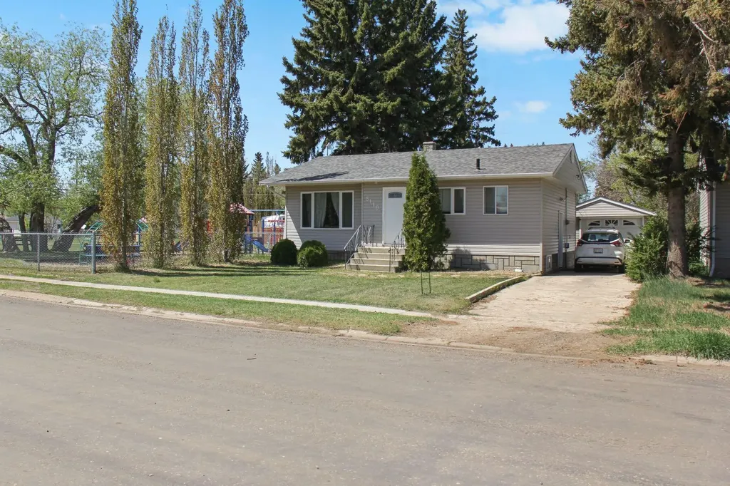 5110 51 Street Daysland AB T0B 1A0