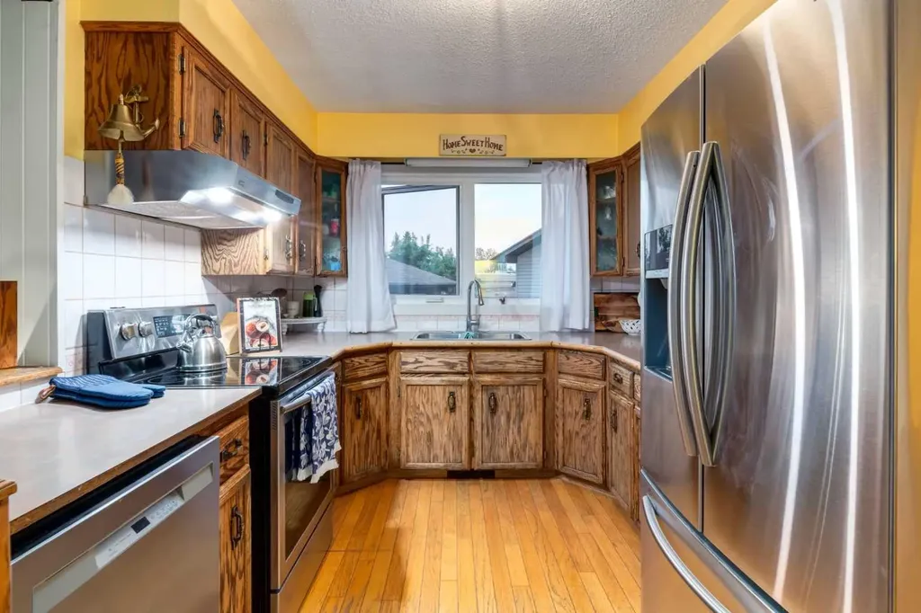 220 Oakridge Place SW Calgary AB T2V 1V2