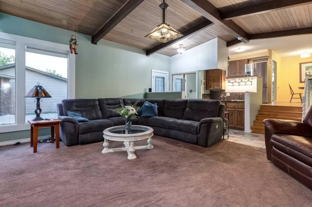 220 Oakridge Place SW Calgary AB T2V 1V2