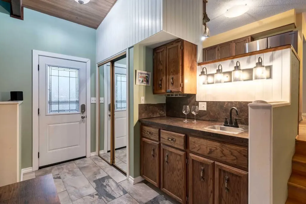 220 Oakridge Place SW Calgary AB T2V 1V2