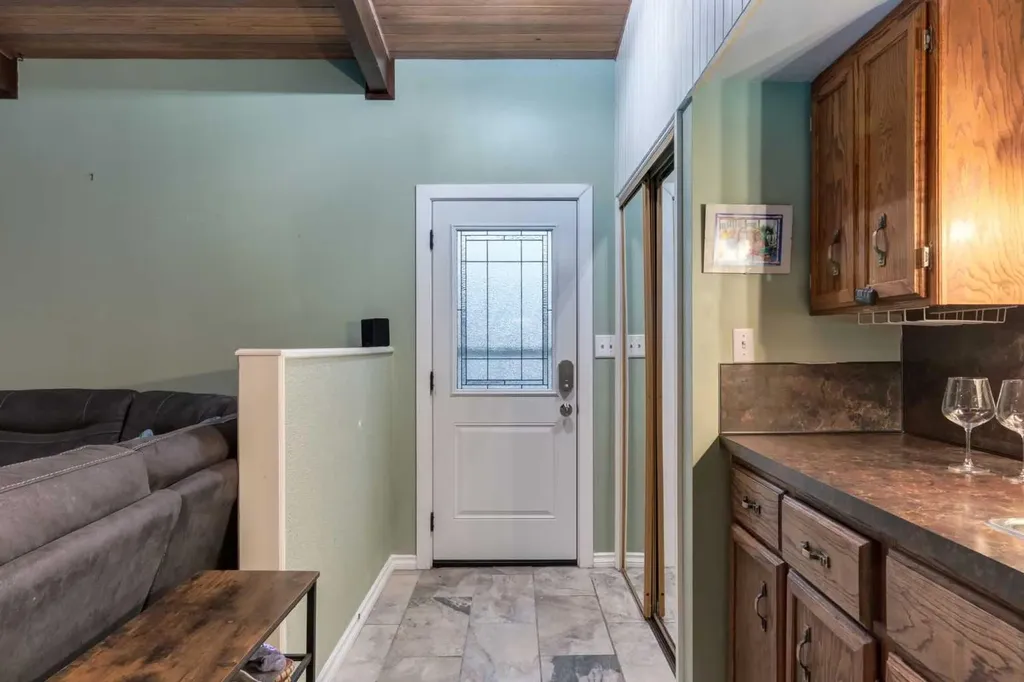 220 Oakridge Place SW Calgary AB T2V 1V2
