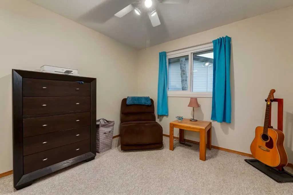 220 Oakridge Place SW Calgary AB T2V 1V2