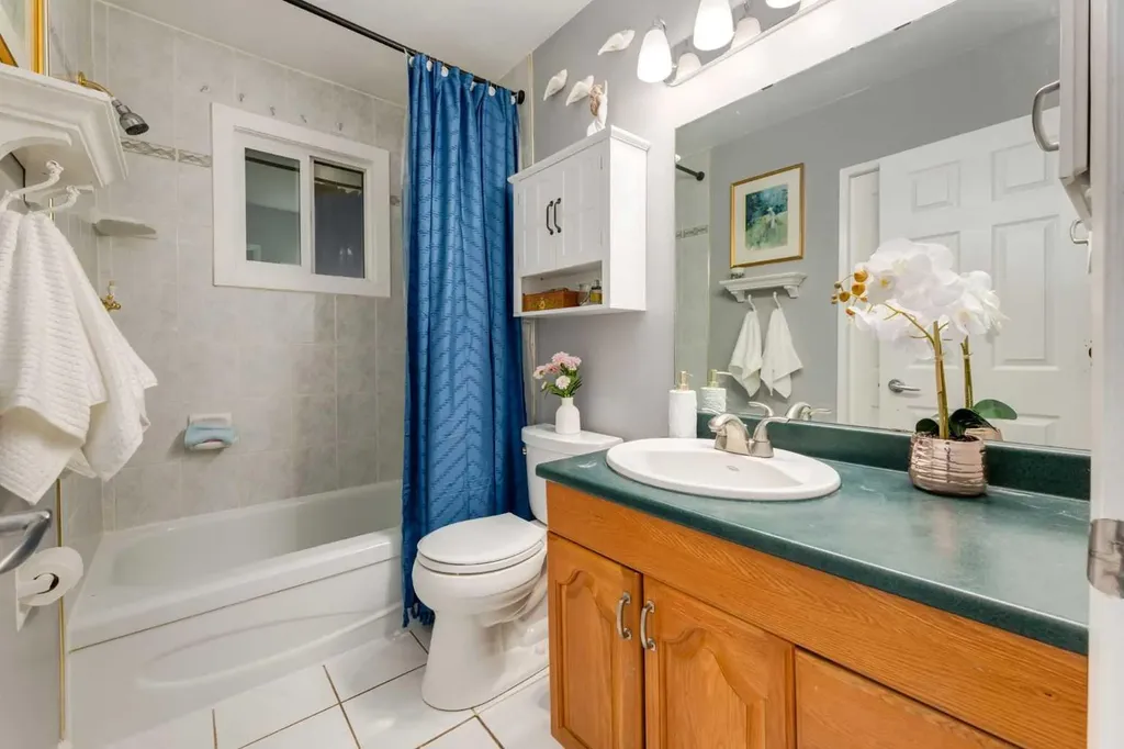 220 Oakridge Place SW Calgary AB T2V 1V2