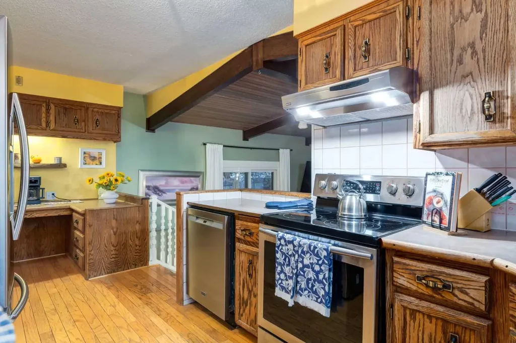220 Oakridge Place SW Calgary AB T2V 1V2