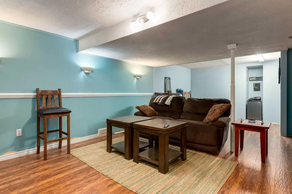 220 Oakridge Place SW Calgary AB T2V 1V2