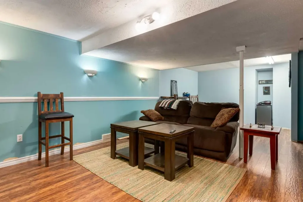 220 Oakridge Place SW Calgary AB T2V 1V2