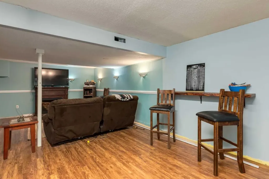 220 Oakridge Place SW Calgary AB T2V 1V2